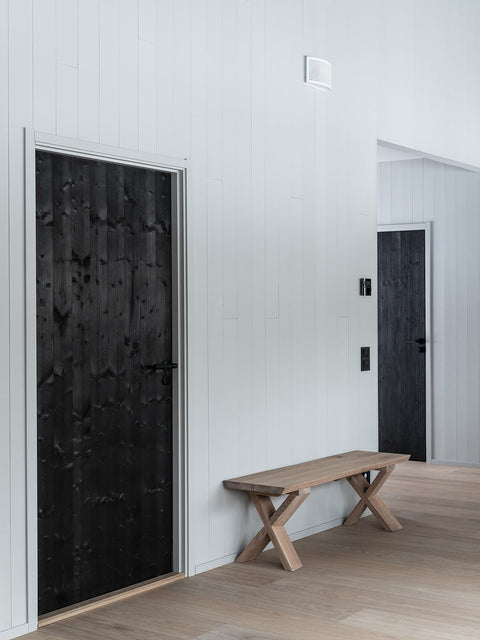 Innedörr charred cabin